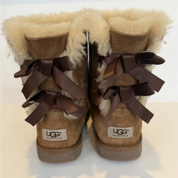 UGG Women's Chestnut Brown Bailey Bow II Short Sheepskin Boots Size 5 - Picture 1 of 8